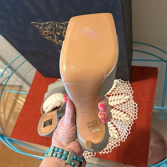 NWT Lita by Ciara Solid Square toe Slide. Silver. Italian leather and made Italy - Picture 7 of 8